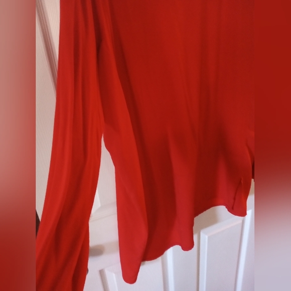 Diane Gilman women's red angled blouse - Picture 9 of 12